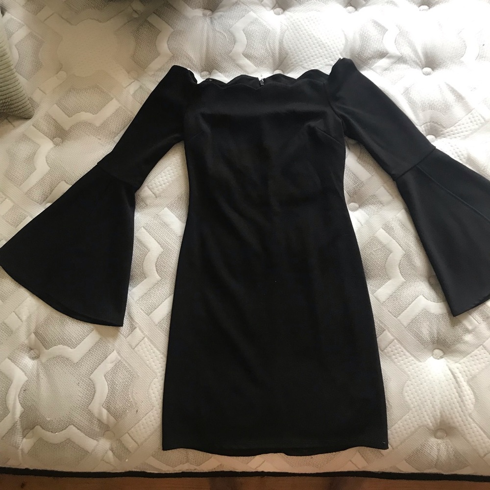 Gorgeous black fitted cocktail dress 🔥